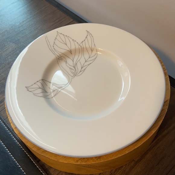 Eight (8) Hydrangea by Block saucers - Picture 7 of 16